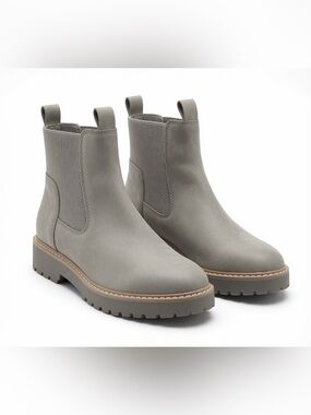 Dolce Vita Leigha Chelsea Ankle Boots – Light Grey / Stone Faux Leather Size 9